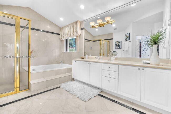 Building Photo - 620 Laurel Ln