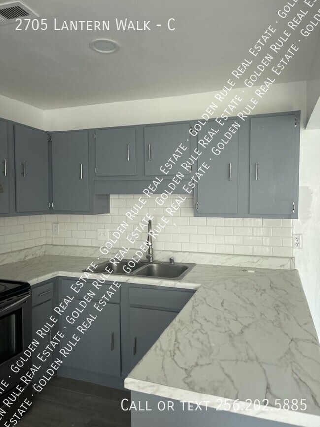 Building Photo - 2705 Lantern Walk SE