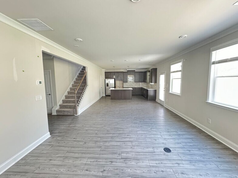 Building Photo - 850 Elderberry Ct