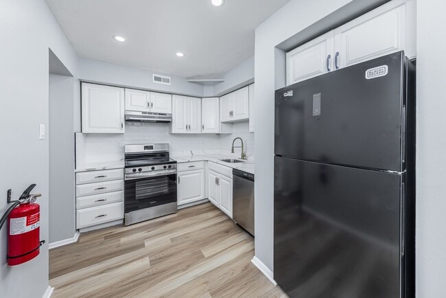 Building Photo - Newly Renovated 3-Bedroom Condo in Lindenwold