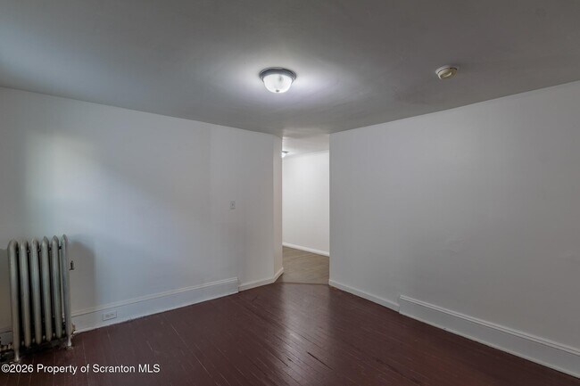 Building Photo - 623 E Elm St