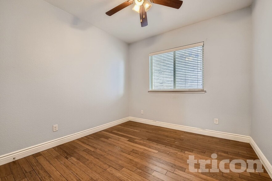 Building Photo - 1735 Oak Glen Dr