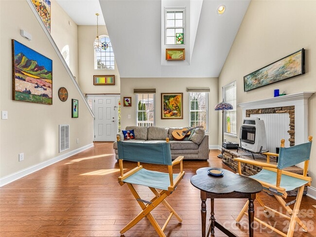 Building Photo - 14 Hildebrand St