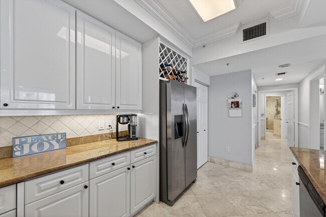 Building Photo - 100 S Birch Rd