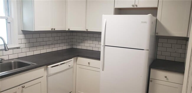 Building Photo - 760 Indian Lake Dr NW