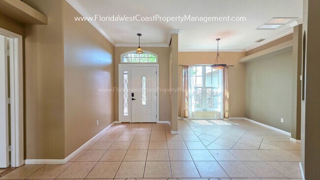 Building Photo - CUTE AND SPACIOUS 3 BEDROOM/ 2 BATH POOL HOME! NORTH PALMETTO! PET FRIENDLY!