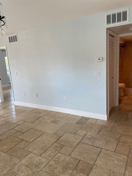 Building Photo - 53 High Point Cir W