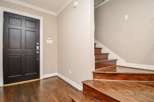 Building Photo - 1807 Elmen St