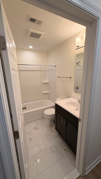 Building Photo - 1217 Waterford Dr