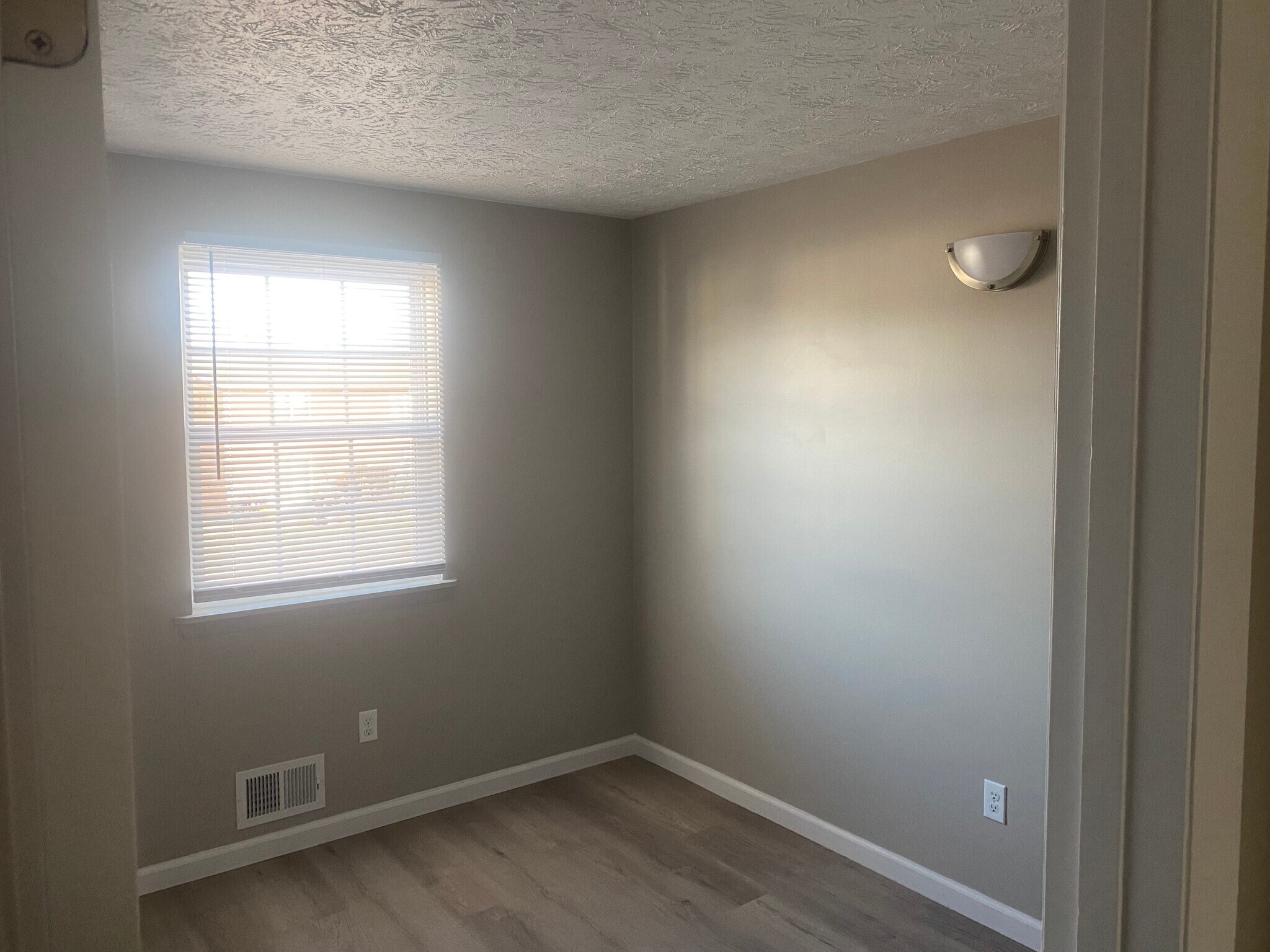 Building Photo - 74 Willowick Dr