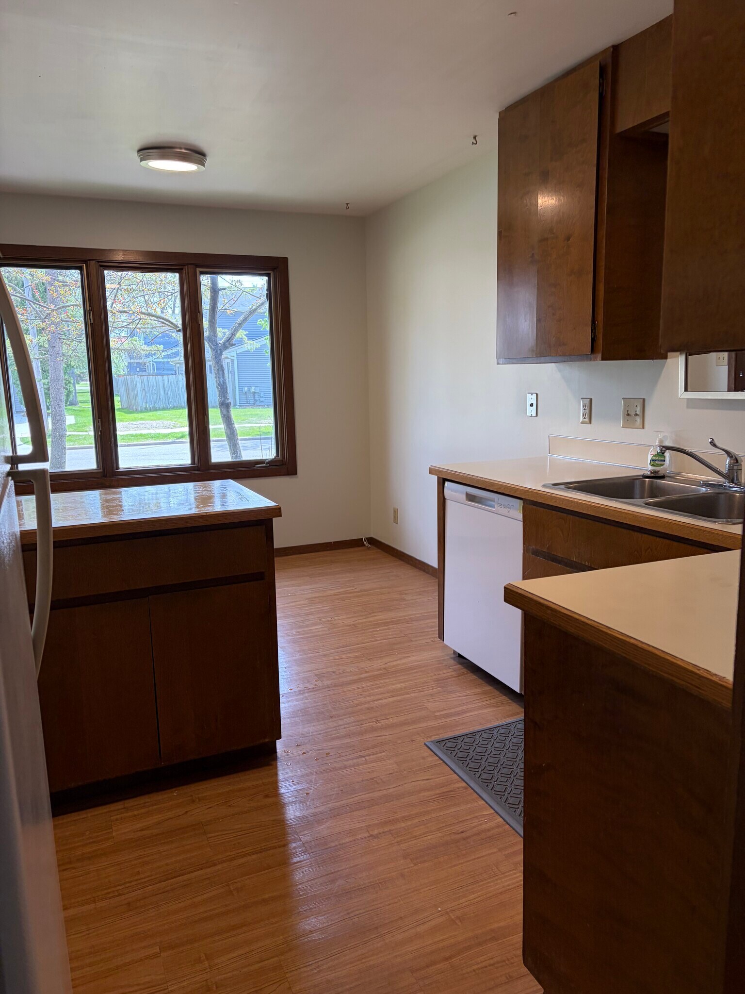 Building Photo - 4016 Pfeiffer Ct