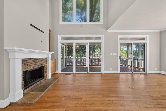 Building Photo - 113 7 Oaks Way