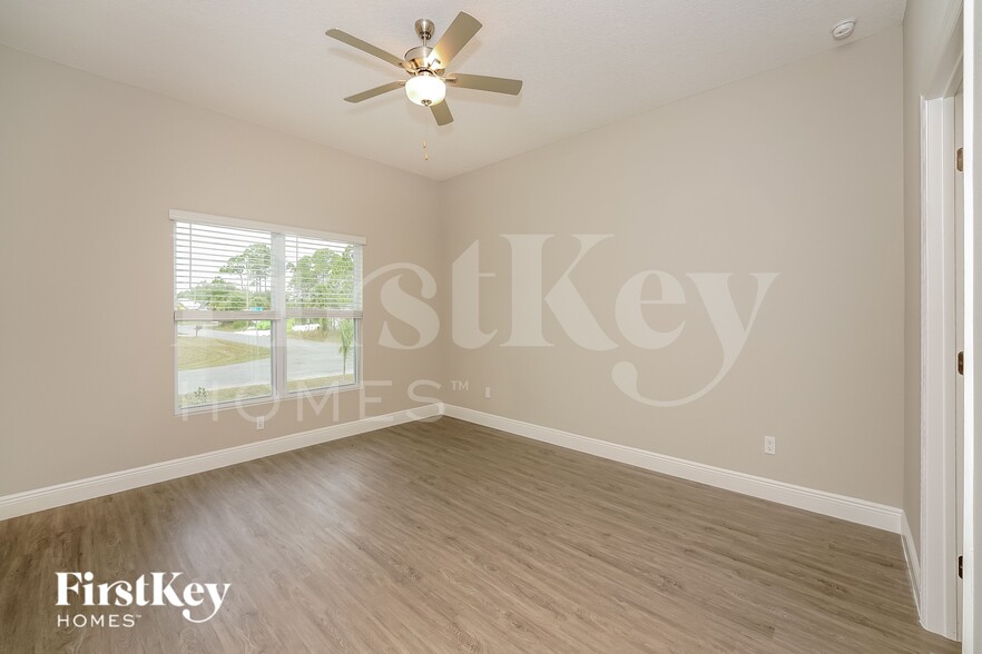 Building Photo - 2867 Tivoli Ave SE