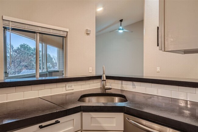 Building Photo - Desirable DTC Condo