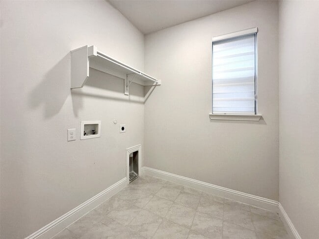 Building Photo - 2021 Meliana Dr