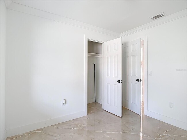 Building Photo - 201 Valencia Dr