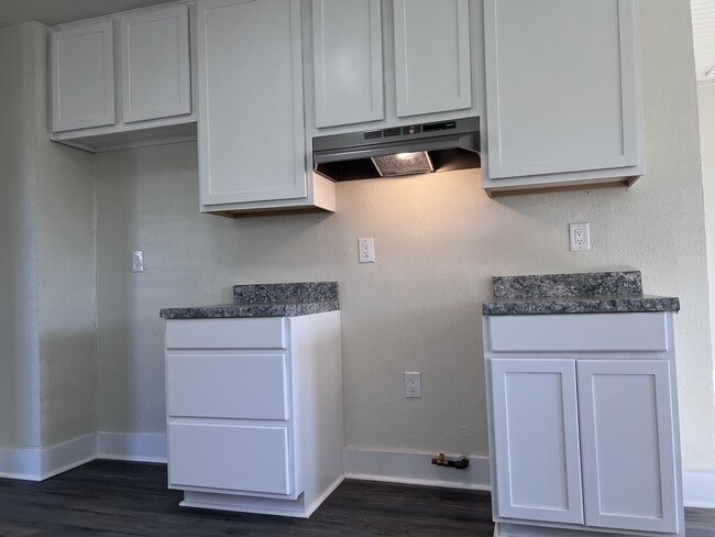 Building Photo - 1008 NW 31st St