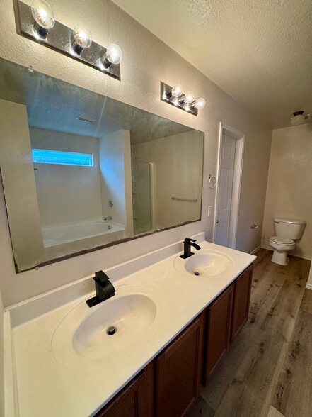 Building Photo - 13287 Fowler Dr