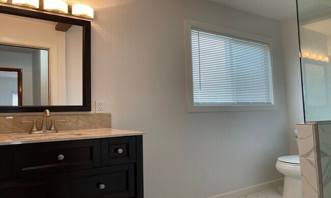 Building Photo - 7235 SE Clatsop St