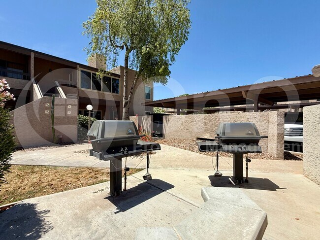 Building Photo - 5998 N 78th St
