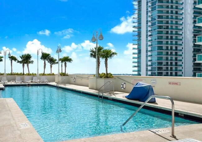 Rooftop Pool - 1200 Brickell Bay Dr