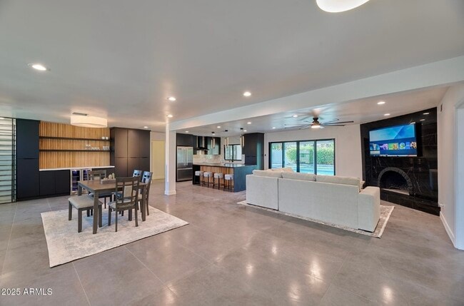 Building Photo - 5324 E Hillery Dr