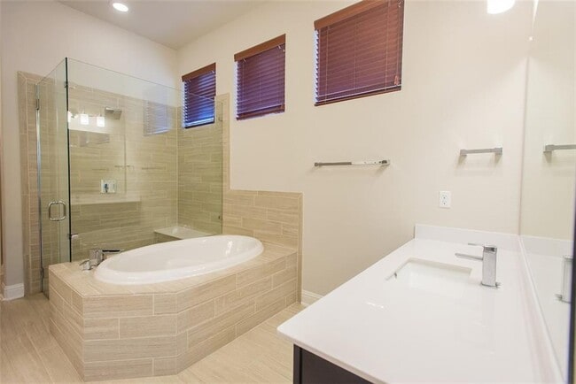 Building Photo - 12524 Ondara Dr