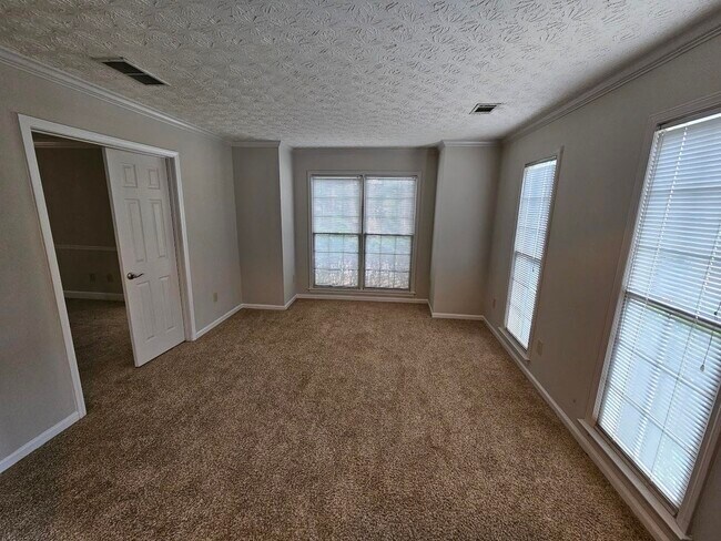Building Photo - 700 Cirrus Ct
