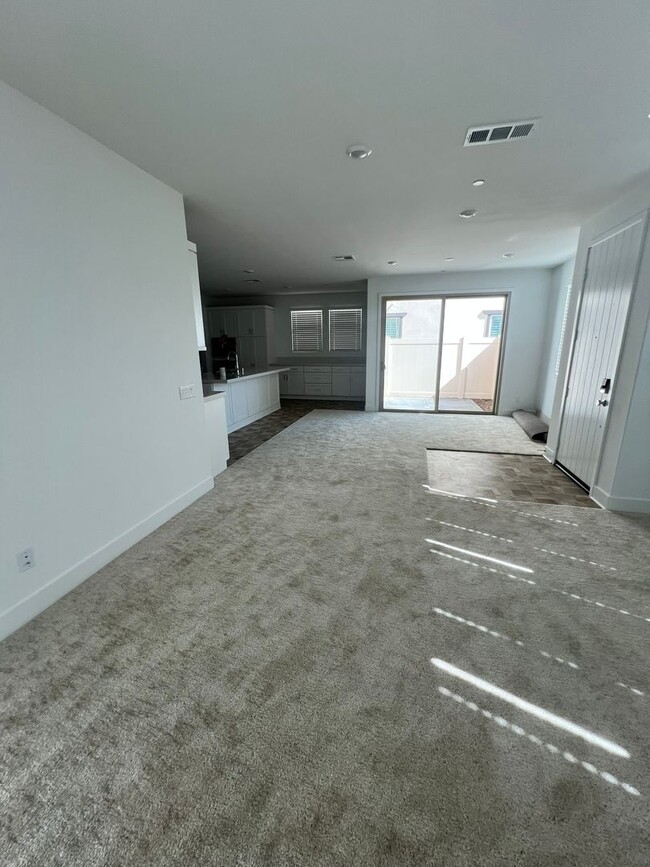 Building Photo - Camarillo - Brand New 4 bedroom, 3.5 home in