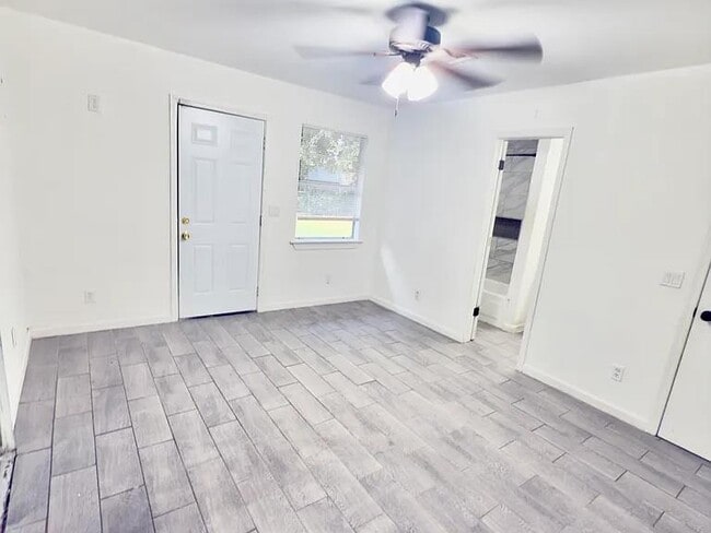 Building Photo - 4312 Meadowpark Dr