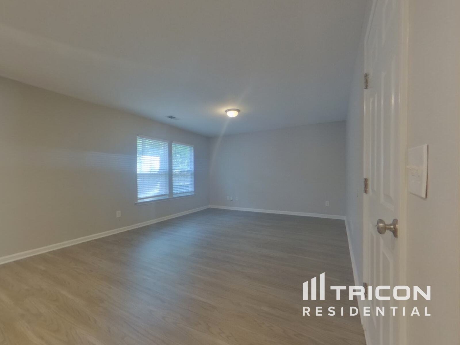 Building Photo - 453 Denman Loop