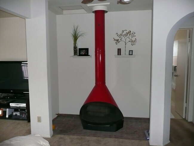 Grand room with working gas fireplace - 3538 Georgia St