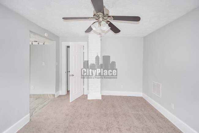 Building Photo - 1320 N Beville Ave