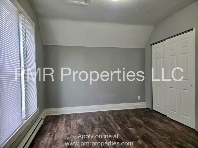 Building Photo - 609 S 8th St