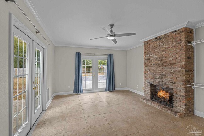 Building Photo - 830 W Moreno St