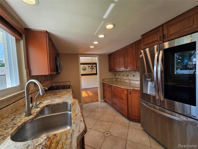 Building Photo - 18041 Fairway