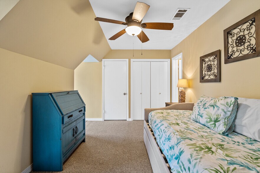 Upstairs 2nd Bedroom - 8426 Williamsburg Cir