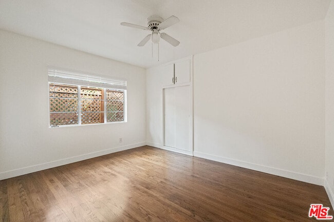 Building Photo - 821 Laveta Terrace