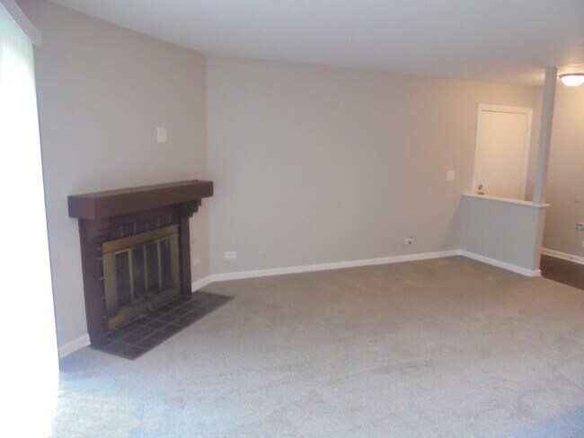 Building Photo - 4730 Calvert Dr