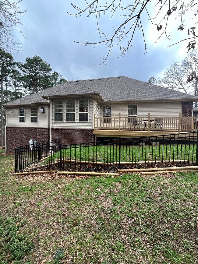 Building Photo - Spacious 4 Bedroom 2 bathroom House in Bella Vista READY FOR RENT *LIMITED OFFER