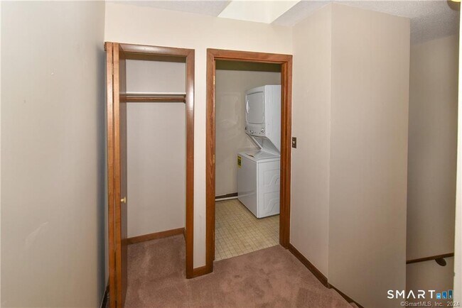 Building Photo - 605 Spring Meadow Rd