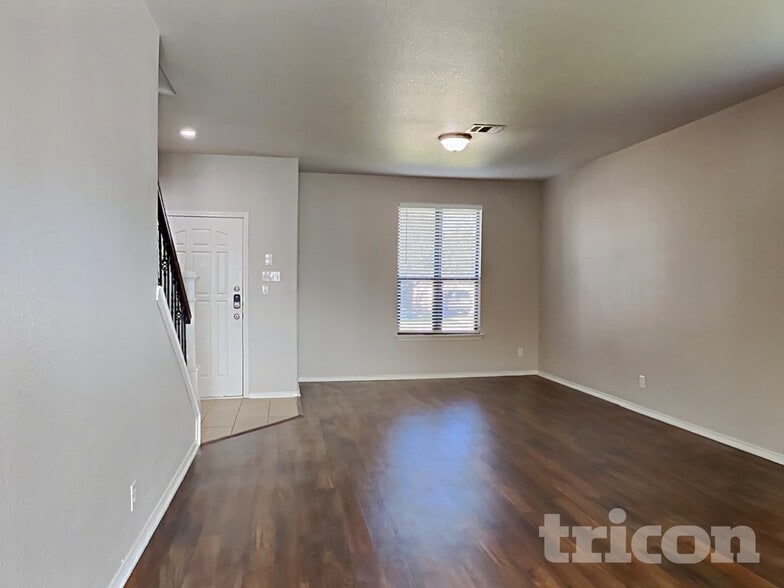 Building Photo - 320 Apricot Dr