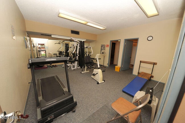 Building Photo - 1320 E Bethany Home Rd