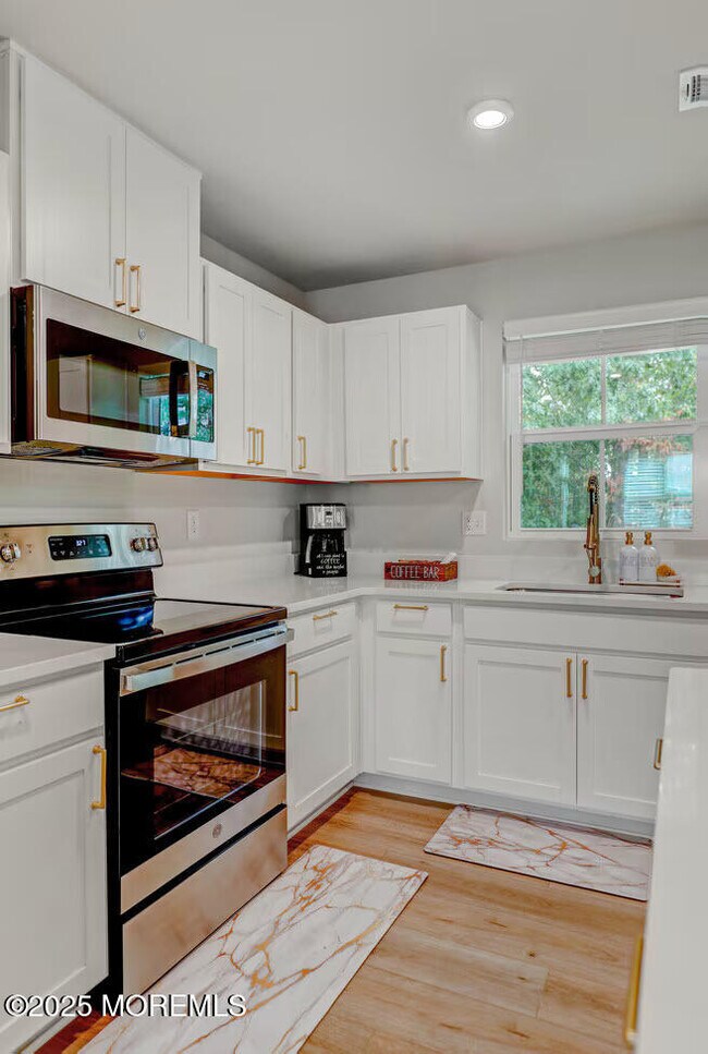 Building Photo - 1001 Cyprus Ct