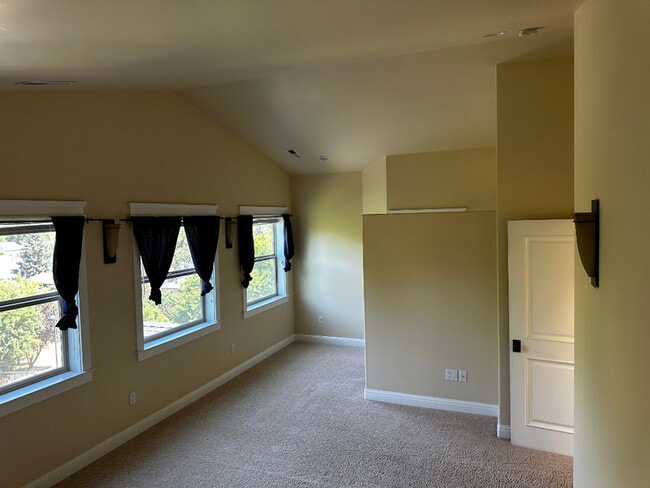 Building Photo - 449 Park Ridge Pl