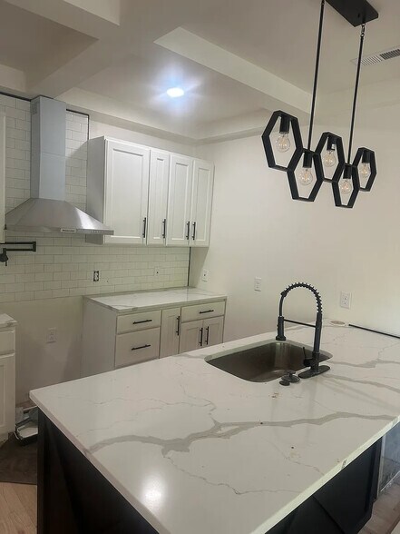 Primary Photo - Room in House on Dixon Cir