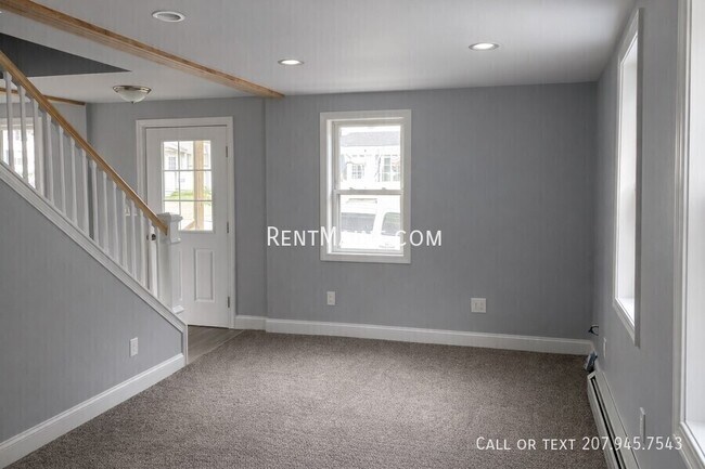 Building Photo - 492 Main St