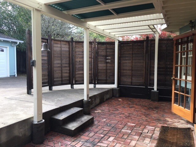 Building Photo - Charming home in great location with private studio unit