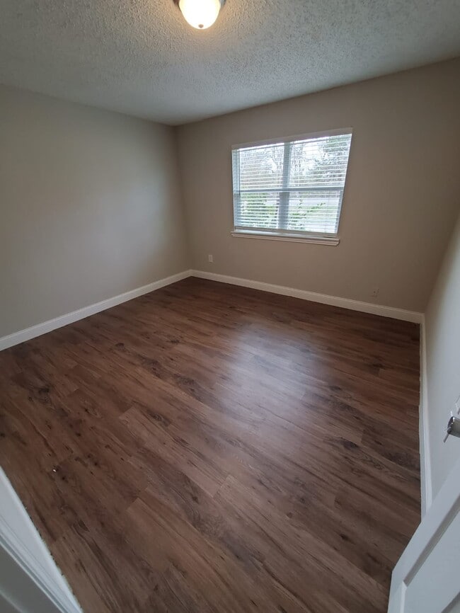 Building Photo - 1166 N Texas 78 Business