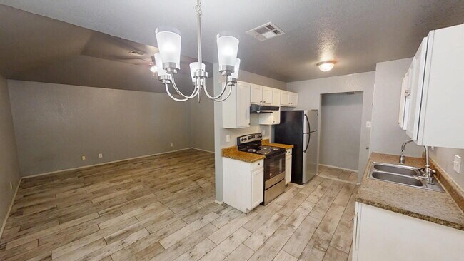 Building Photo - Welcome to your next home!